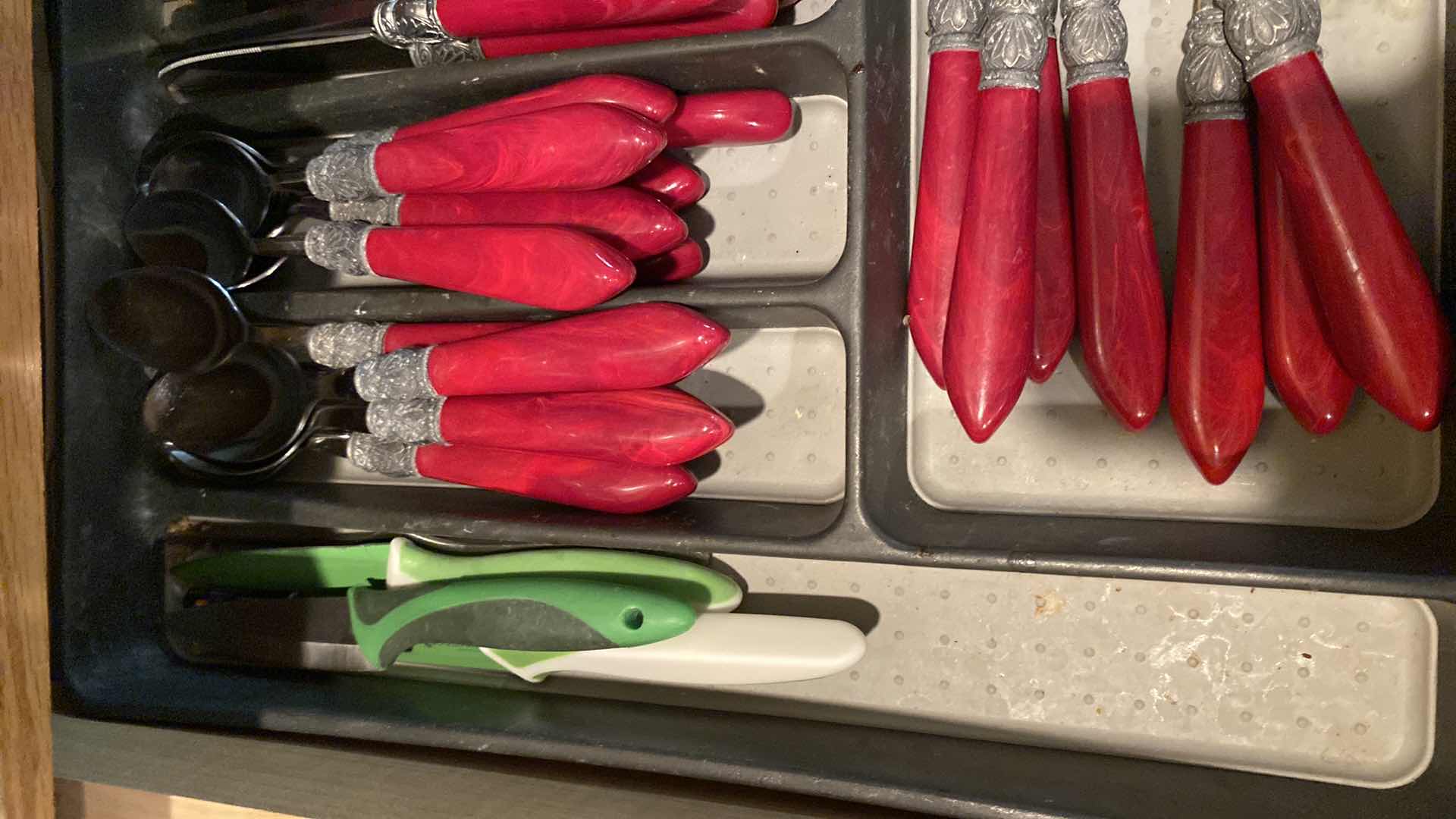 Photo 2 of CONTENTS KITCHEN DRAWER SILVERWARE AND KNIVES