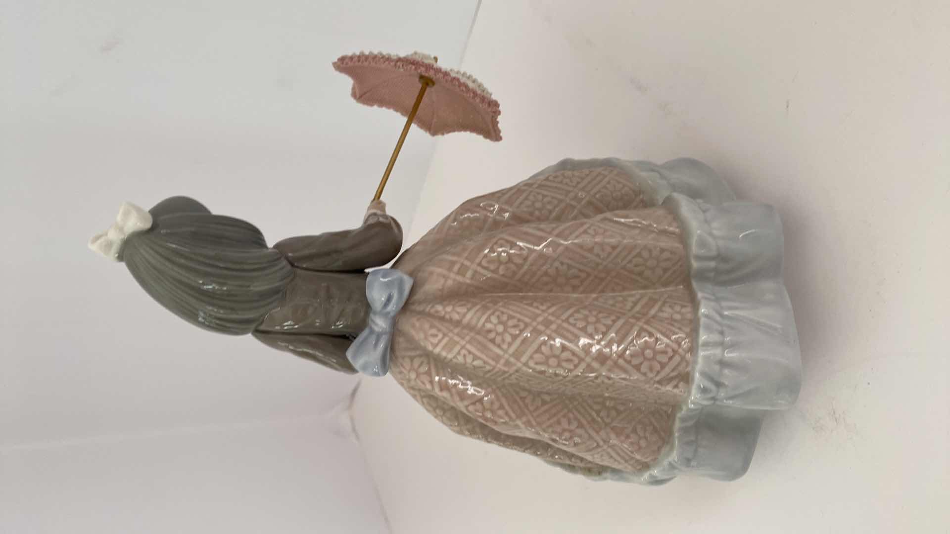 Photo 5 of LLADRO FIGURINE 5210 JOLIE WITH UMBRELLA H 8”  