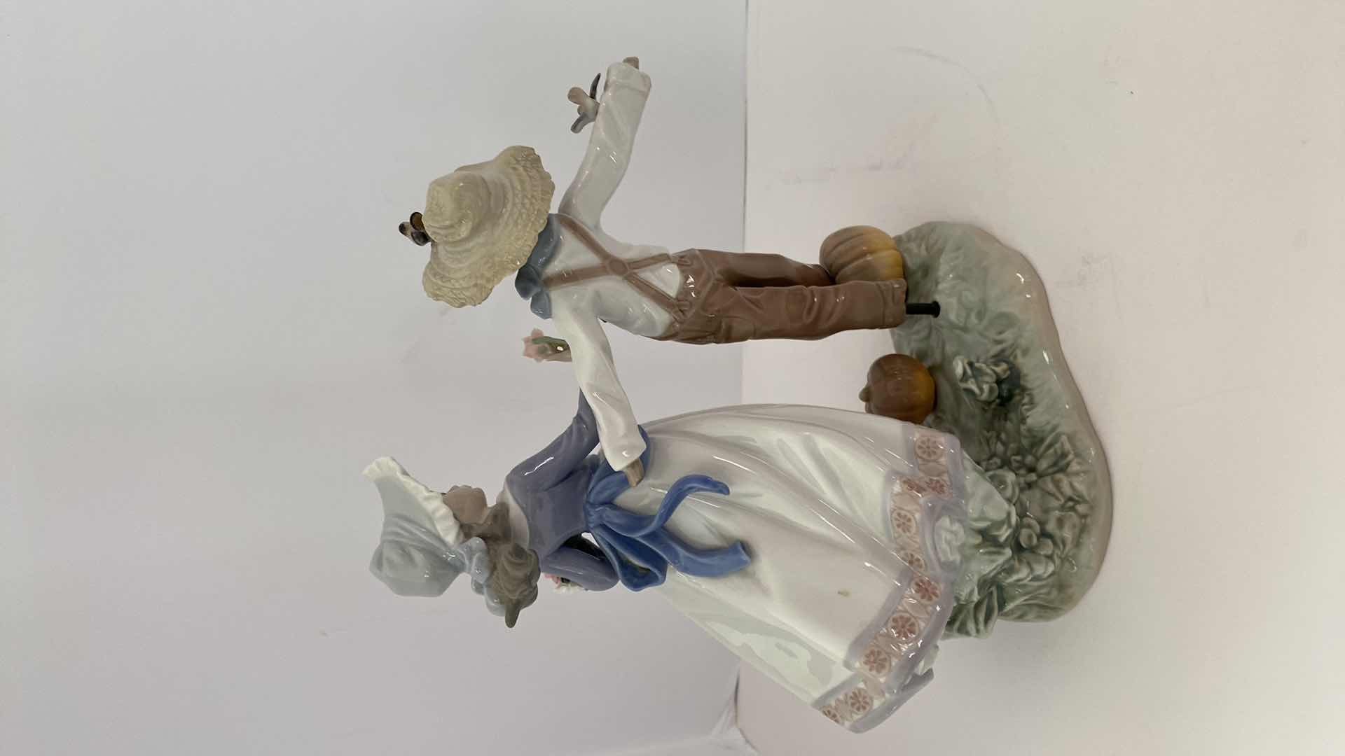 Photo 4 of LLADRO FIGURINE #5385 SCARECROW WITH LADY H 9 1/2“ x 9 1/2“ 