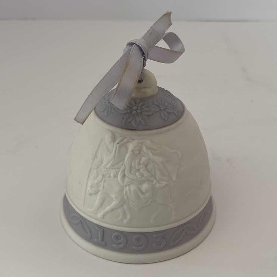 Photo 1 of LLADRO 1993 CHRISTMAS BELL 