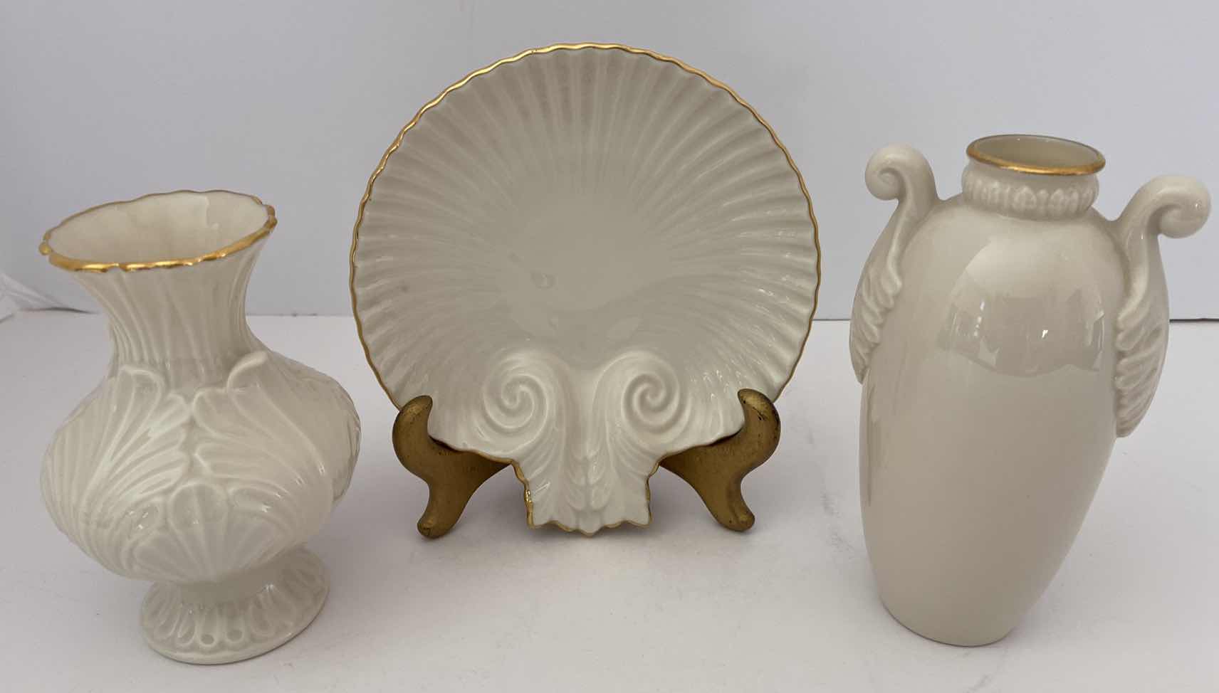 Photo 1 of 3-PIECE ACANTHUS LEAF LENOX VASES AND SHELL 5“ x 5 3/4”