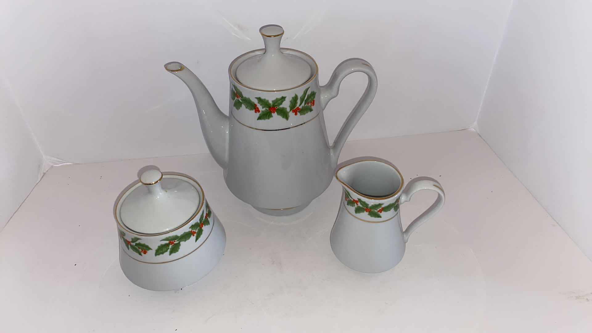 Photo 2 of CROWN MING CHINA HOLIDAY HOT BEVERAGE SET