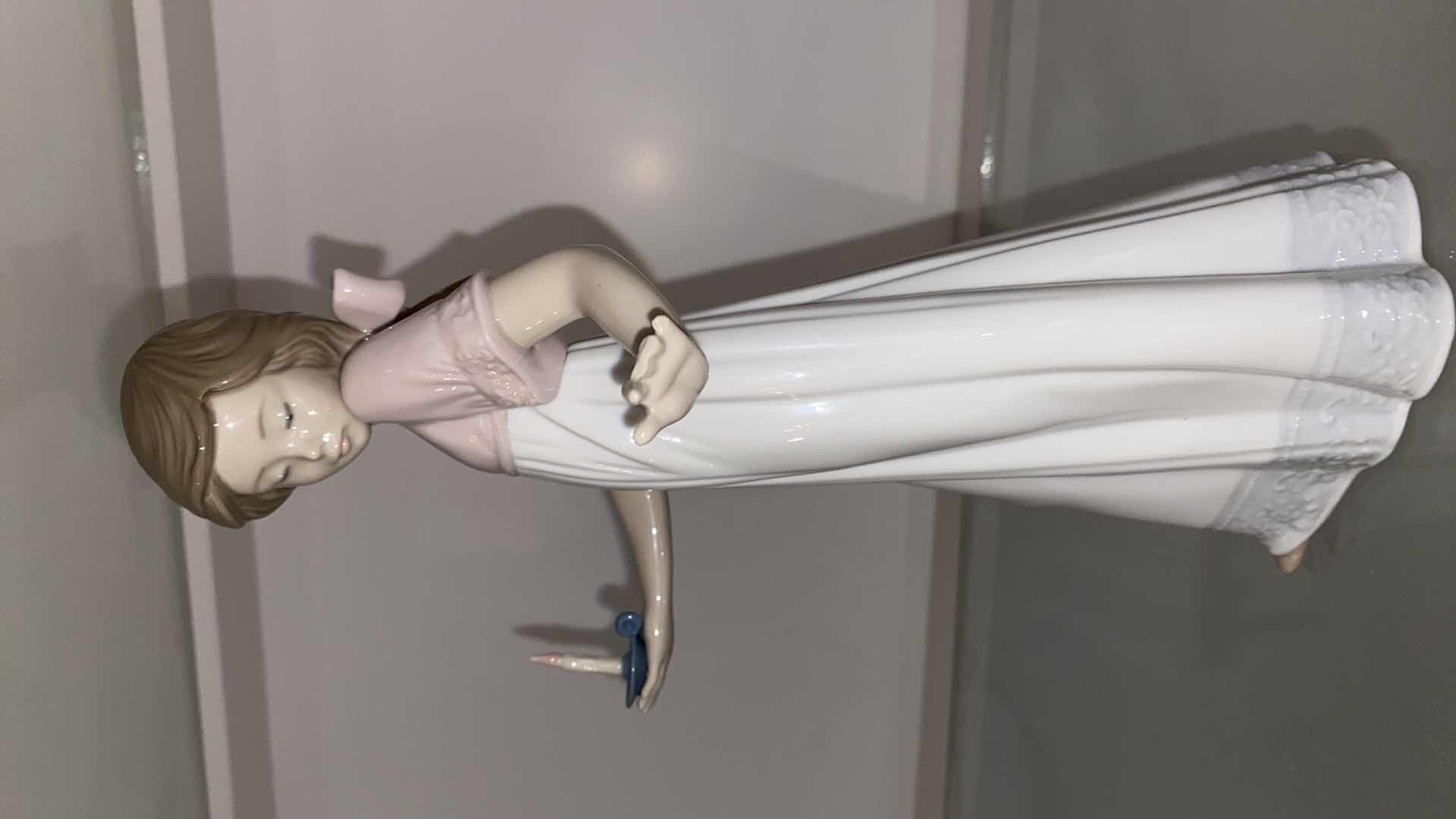 Photo 2 of NAO BY LLADRO “TO LIGHT THE WAY” FIGURINE H 10.5”
