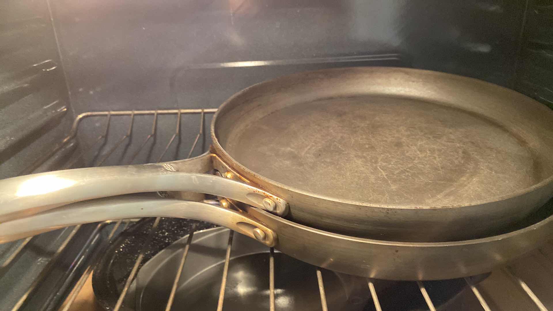 Photo 2 of CONTENTS KITCHEN OVEN BAKEWARE AND SKILLETS