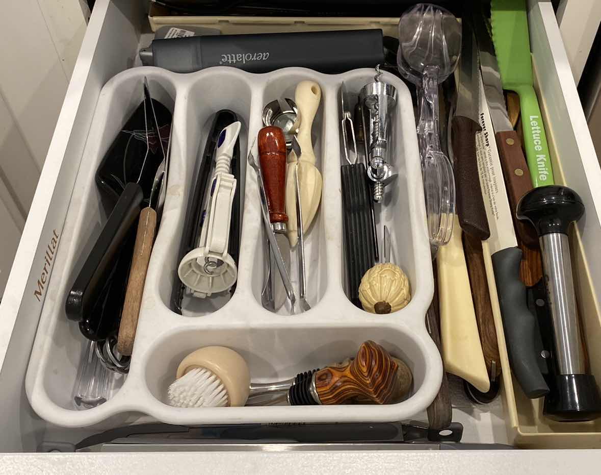 Photo 1 of CONTENTS OF KITCHEN DRAWER