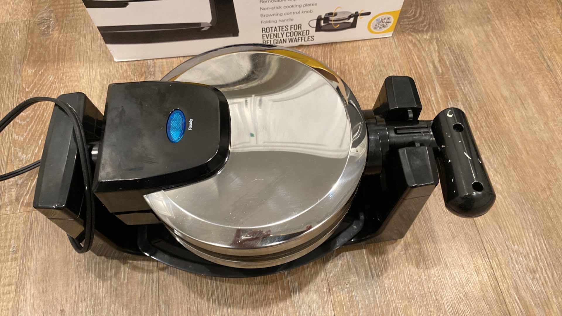 Photo 3 of BELLA WAFFLE MAKER