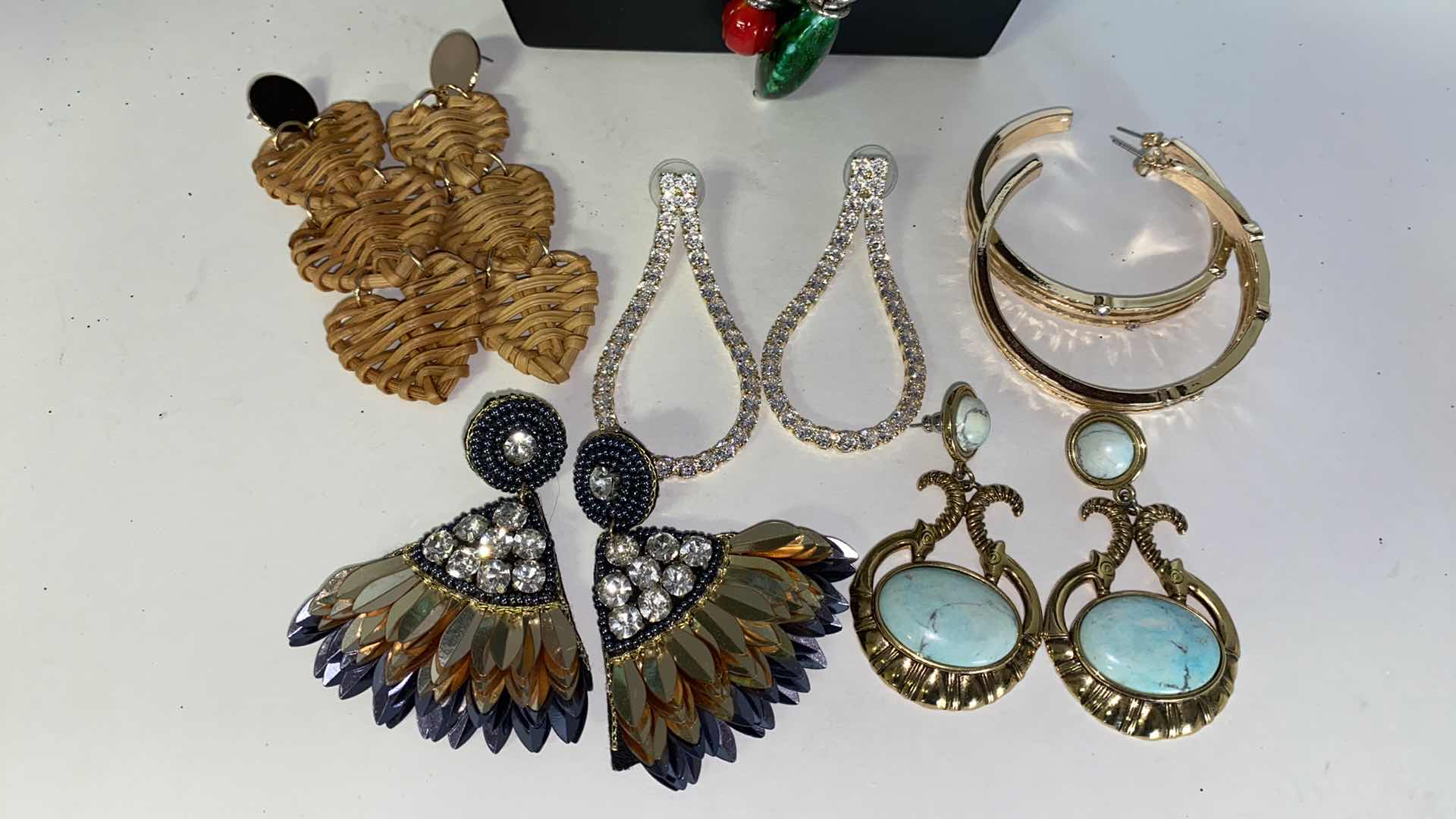 Photo 4 of COSTUME JEWELRY