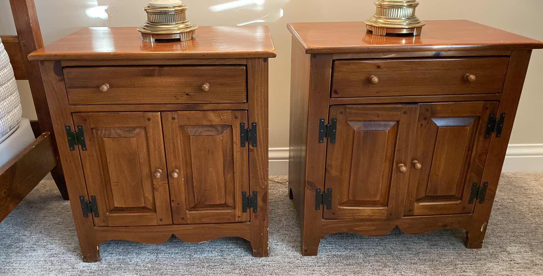 Photo 1 of PAIR OF MID CENTURY MODERN ETHAN ALLEN PINE NIGHT STANDS 25“ x 16“ H 27” - SOME SCRATCHES - LAMPS SOLD SEPARATELY