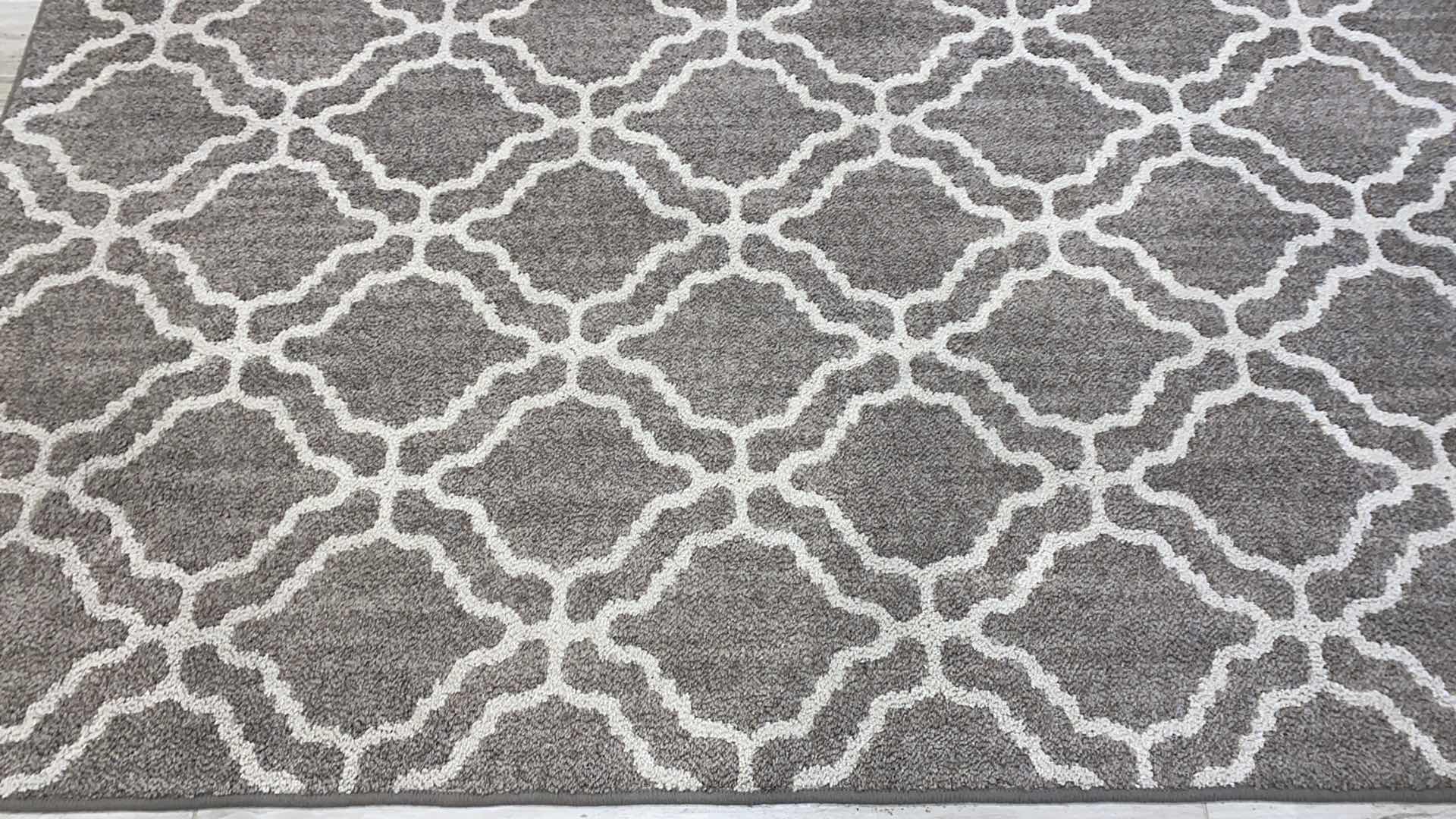 Photo 2 of GREY AND CREAM AREA RUG 5’ x 7’