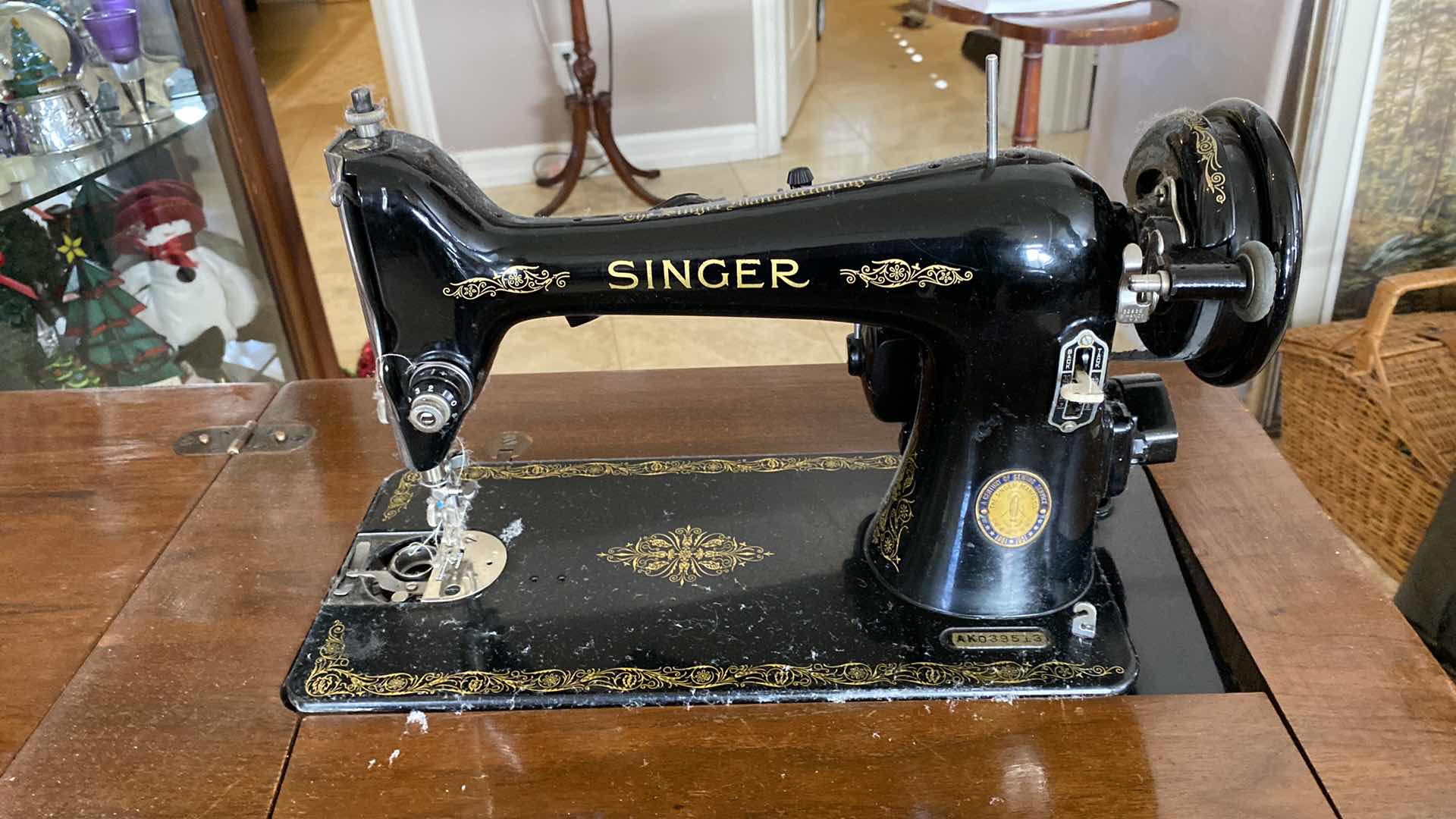 Photo 2 of ANTIQUE SINGER SEWING MACHINE IN CABINET 24“ x 17” H 30”