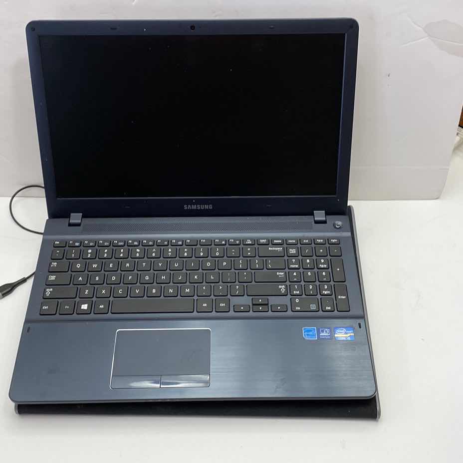 Photo 1 of SAMSUNG LAP TOP WITH COOLING PAD Missing cords