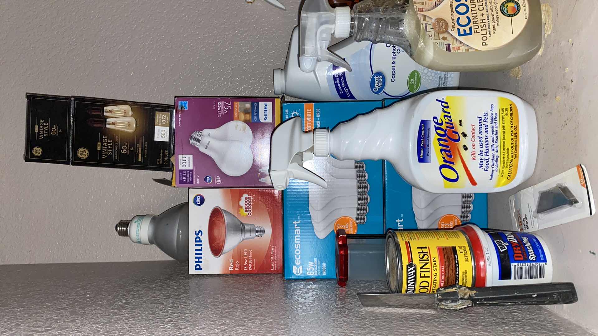 Photo 2 of CONTENTS SHELF OF LAUNDRY CLOSET