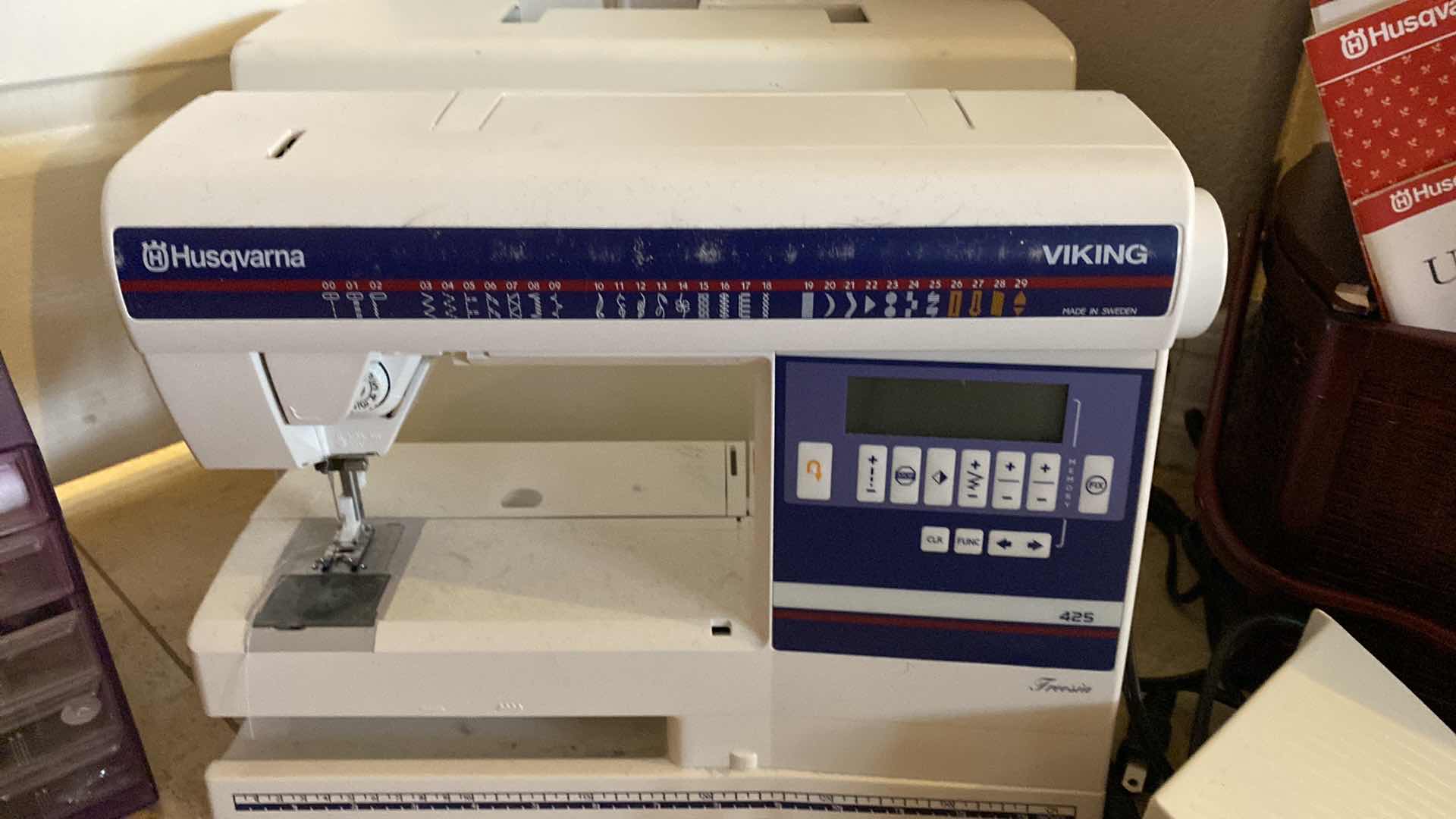 Photo 2 of $725 VIKING HUSQVARNA FREESIA MODEL 425 SEWING MACHINE