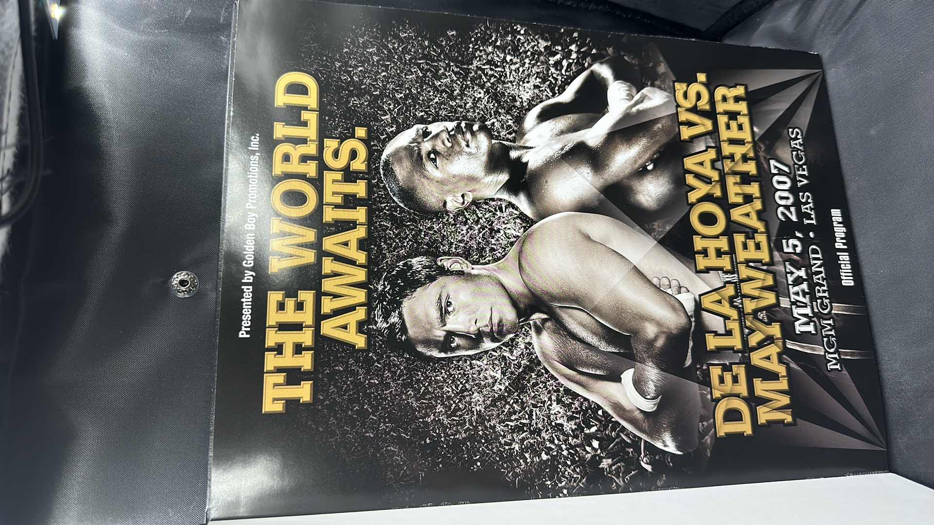 Photo 3 of DE LA HOYA VS MAYWEATHER “THE WORLD AWAITS” COLLECTORS EDITION HARDCOVER PROGRAM 39/250