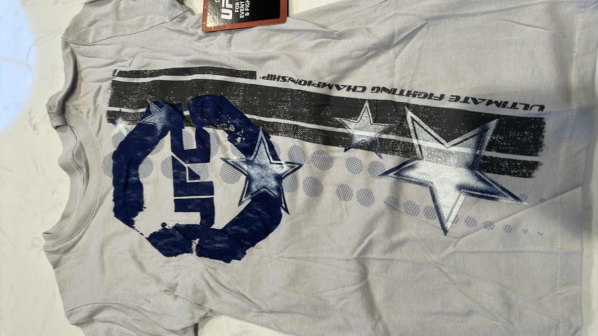 Photo 1 of OFFICIAL UFC SHIRT L