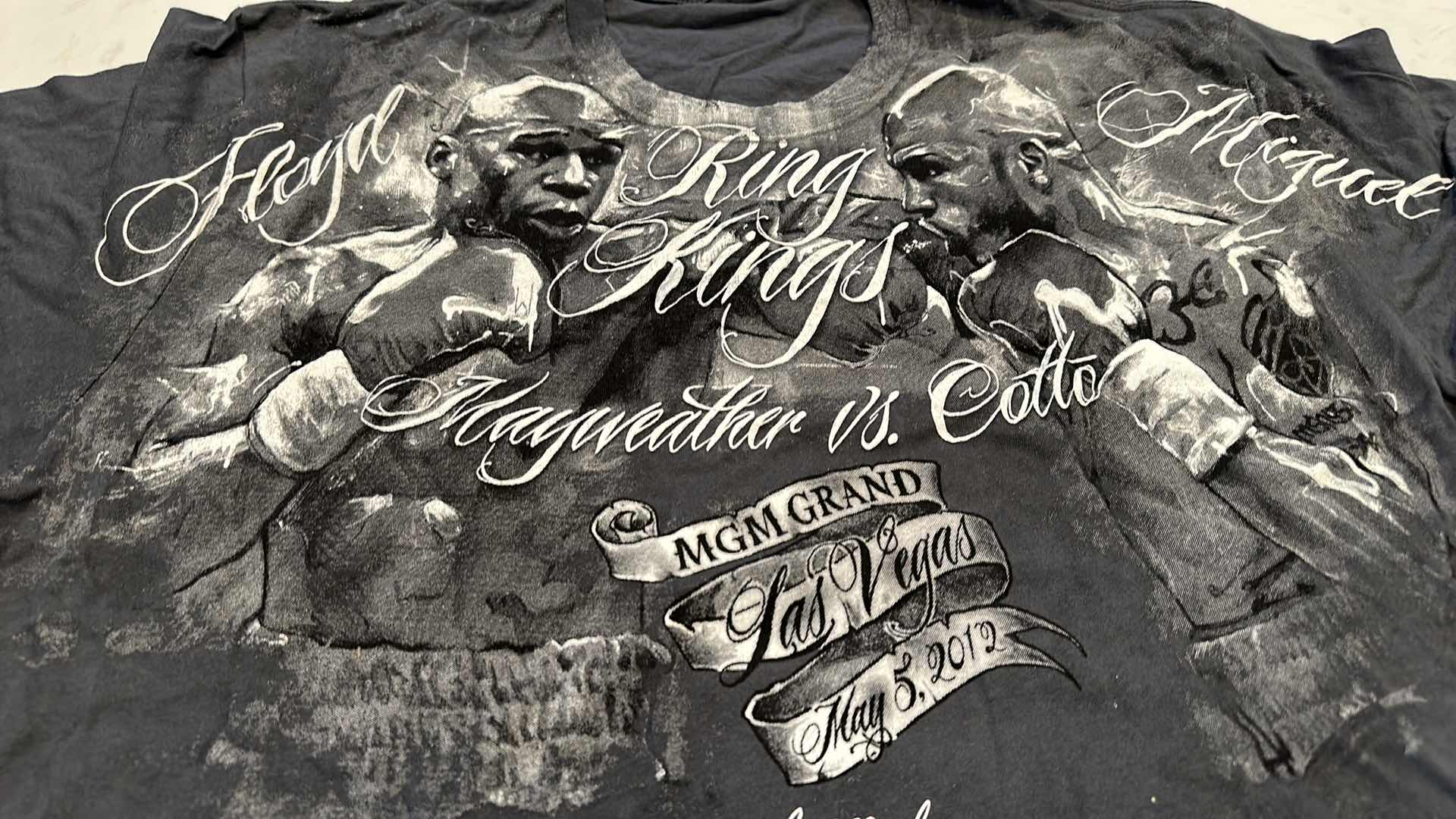 Photo 2 of FLOYD MAYWEATHER VS MIGUEL COTTO SHIRT M