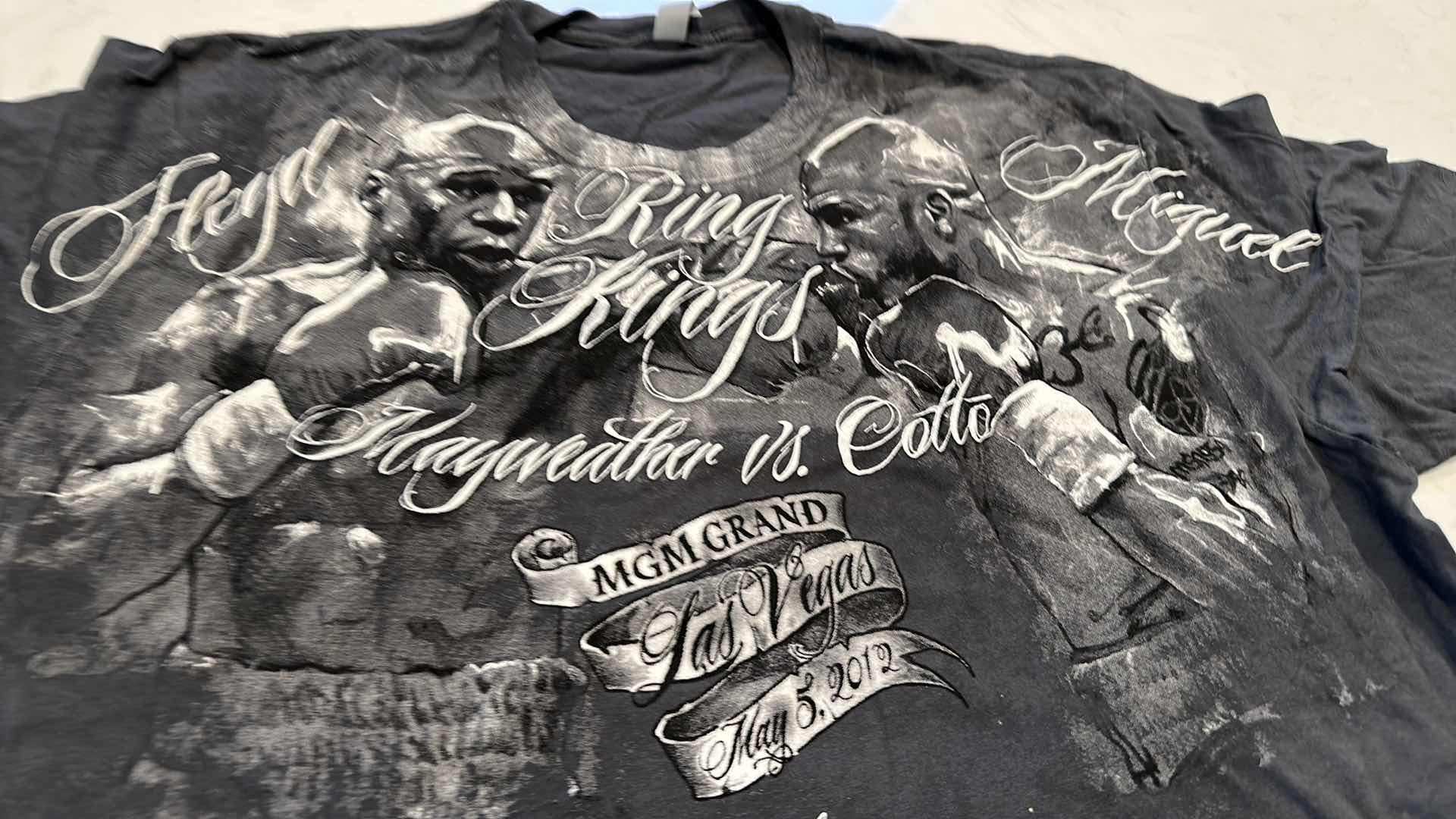 Photo 2 of FLOYD MAYWEATHER VS MIGUEL COTTO SHIRT M