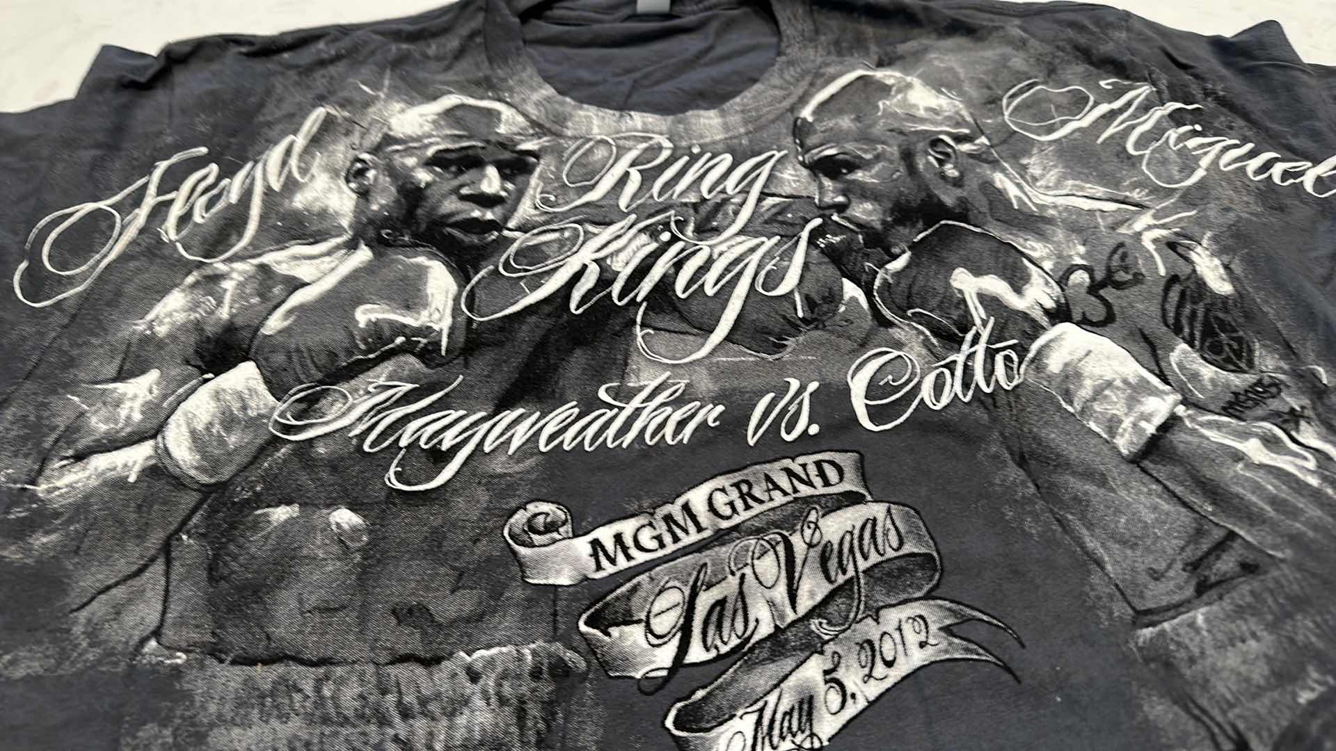 Photo 2 of FLOYD MAYWEATHER VS MIGUEL COTTO SHIRT M