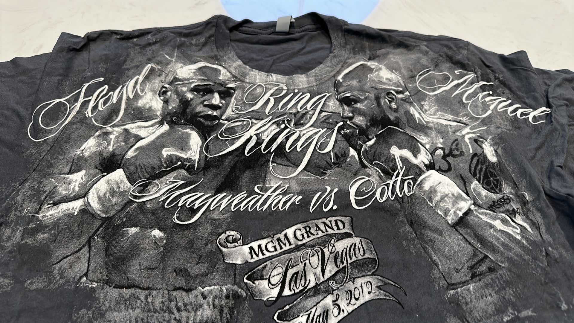 Photo 2 of FLOYD MAYWEATHER VS MIGUEL COTTO SHIRT M