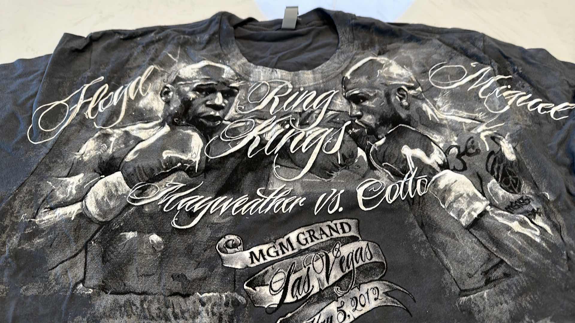 Photo 2 of FLOYD MAYWEATHER VS MIGUEL COTTO SHIRT L