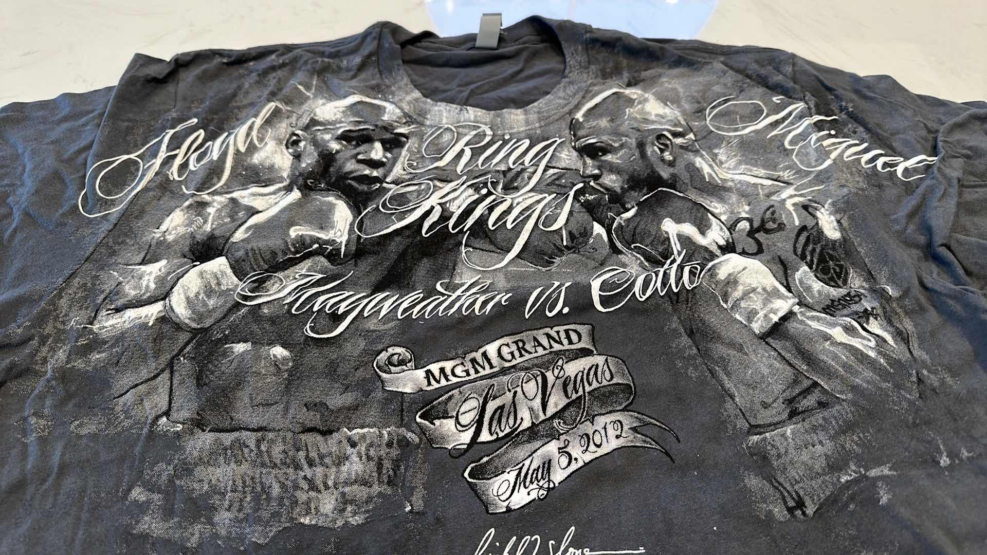 Photo 2 of FLOYD MAYWEATHER VS MIGUEL COTTO SHIRT L