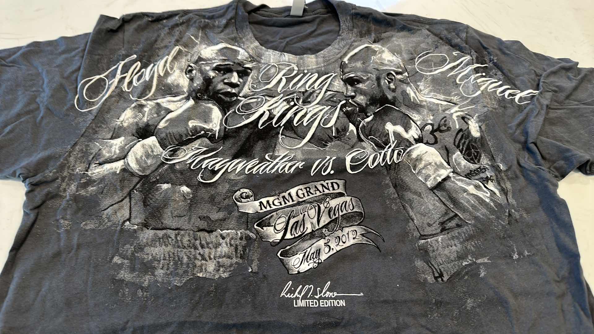 Photo 2 of FLOYD MAYWEATHER VS MIGUEL COTTO SHIRT L