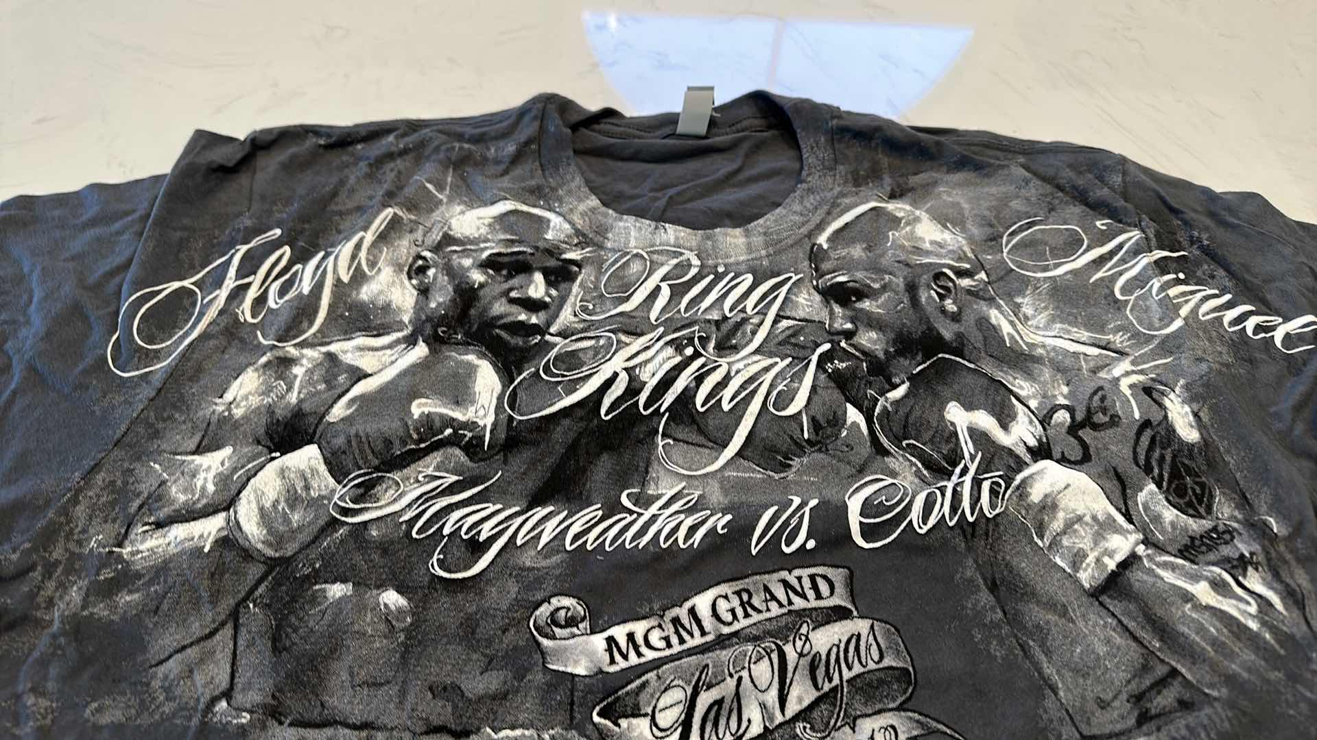 Photo 2 of FLOYD MAYWEATHER VS MIGUEL COTTO SHIRT L