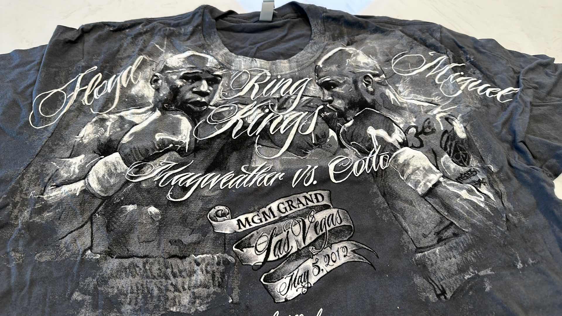 Photo 2 of FLOYD MAYWEATHER VS MIGUEL COTTO SHIRT L