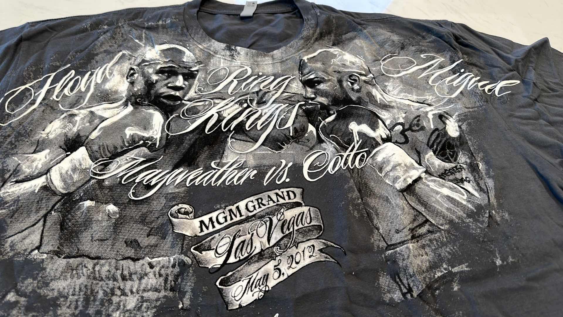 Photo 2 of FLOYD MAYWEATHER VS MIGUEL COTTO SHIRT 2XL