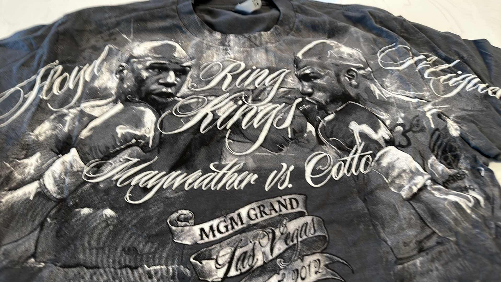 Photo 2 of FLOYD MAYWEATHER VS MIGUEL COTTO SHIRT S