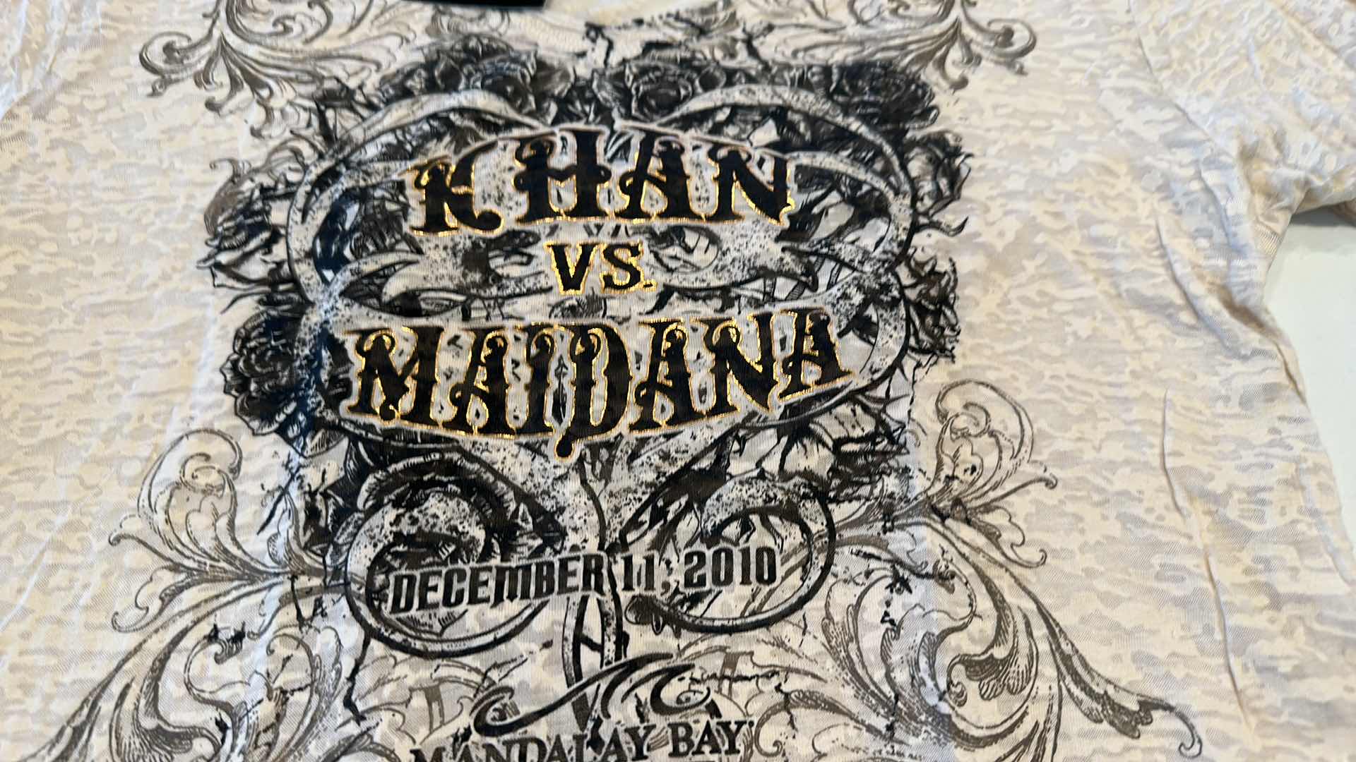 Photo 2 of LADIES KHAN VS MAIDANA SHIRT L