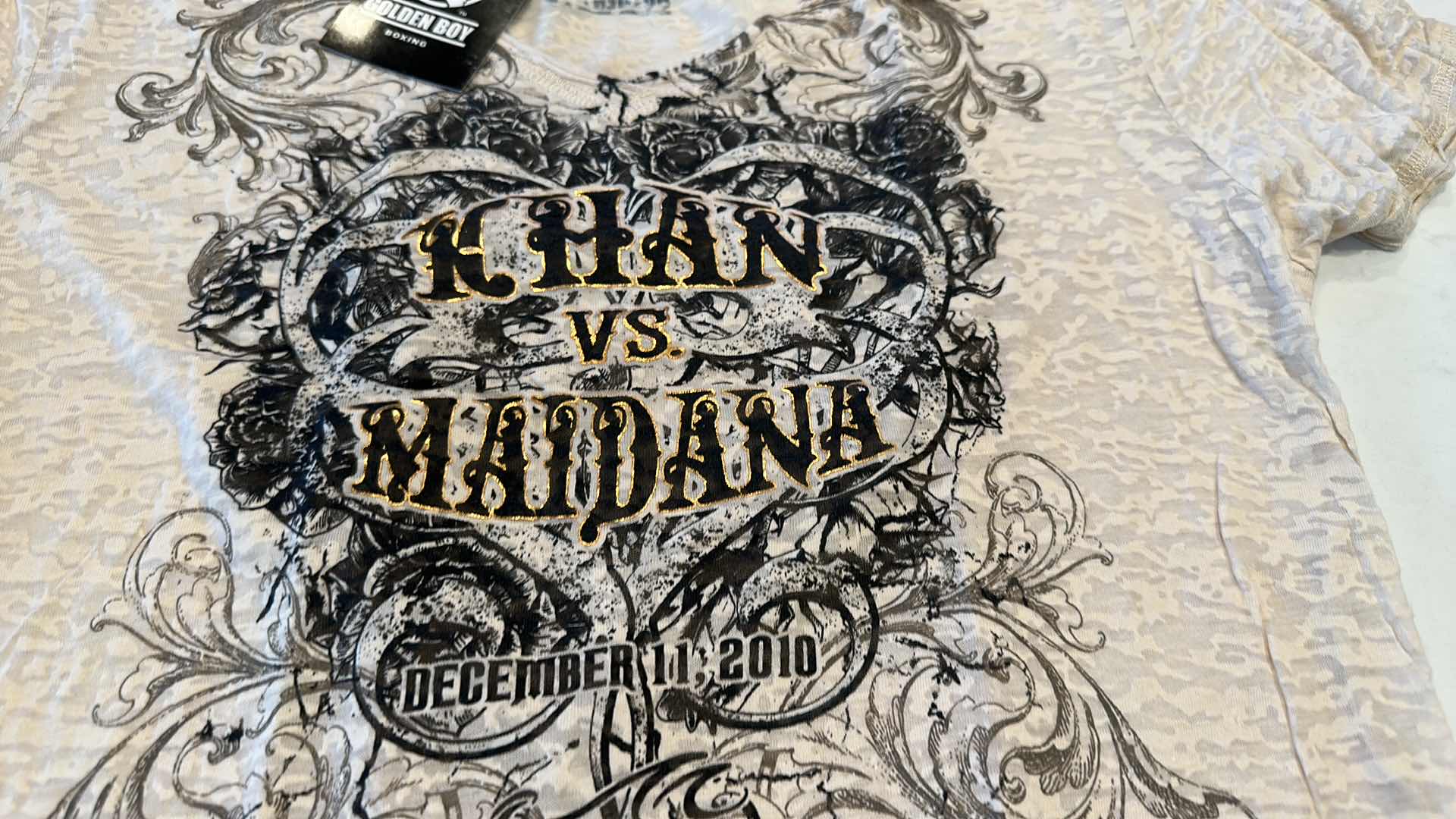 Photo 2 of LADIES KHAN VS MAIDANA SHIRT XL