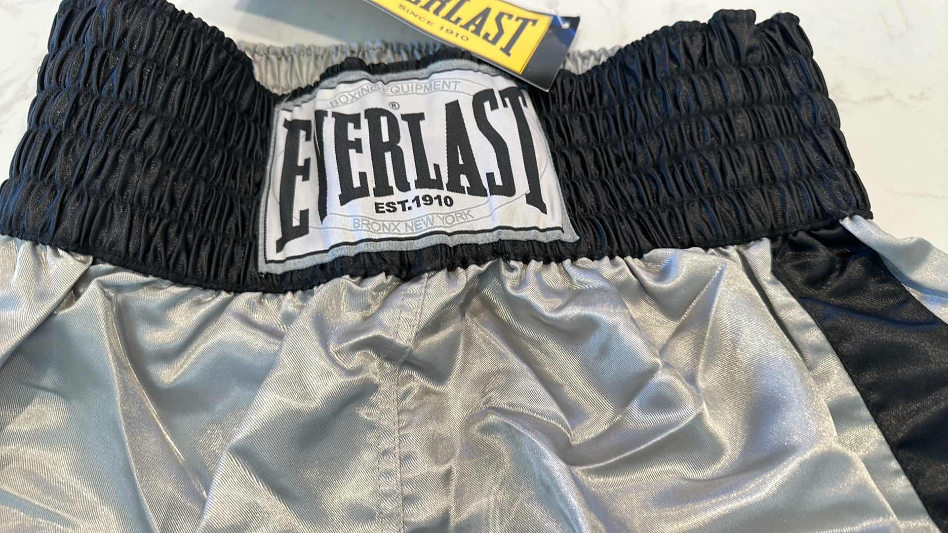 Photo 2 of EVERLAST BOXING TRUNKS LARGE