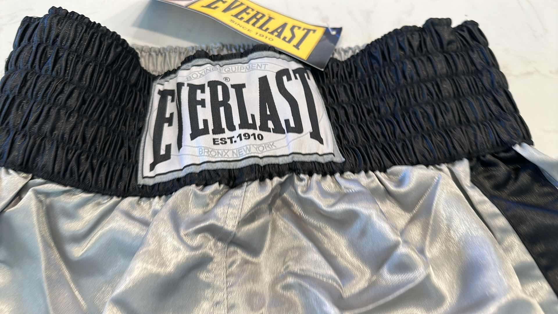 Photo 2 of EVERLAST BOXING TRUNKS LARGE