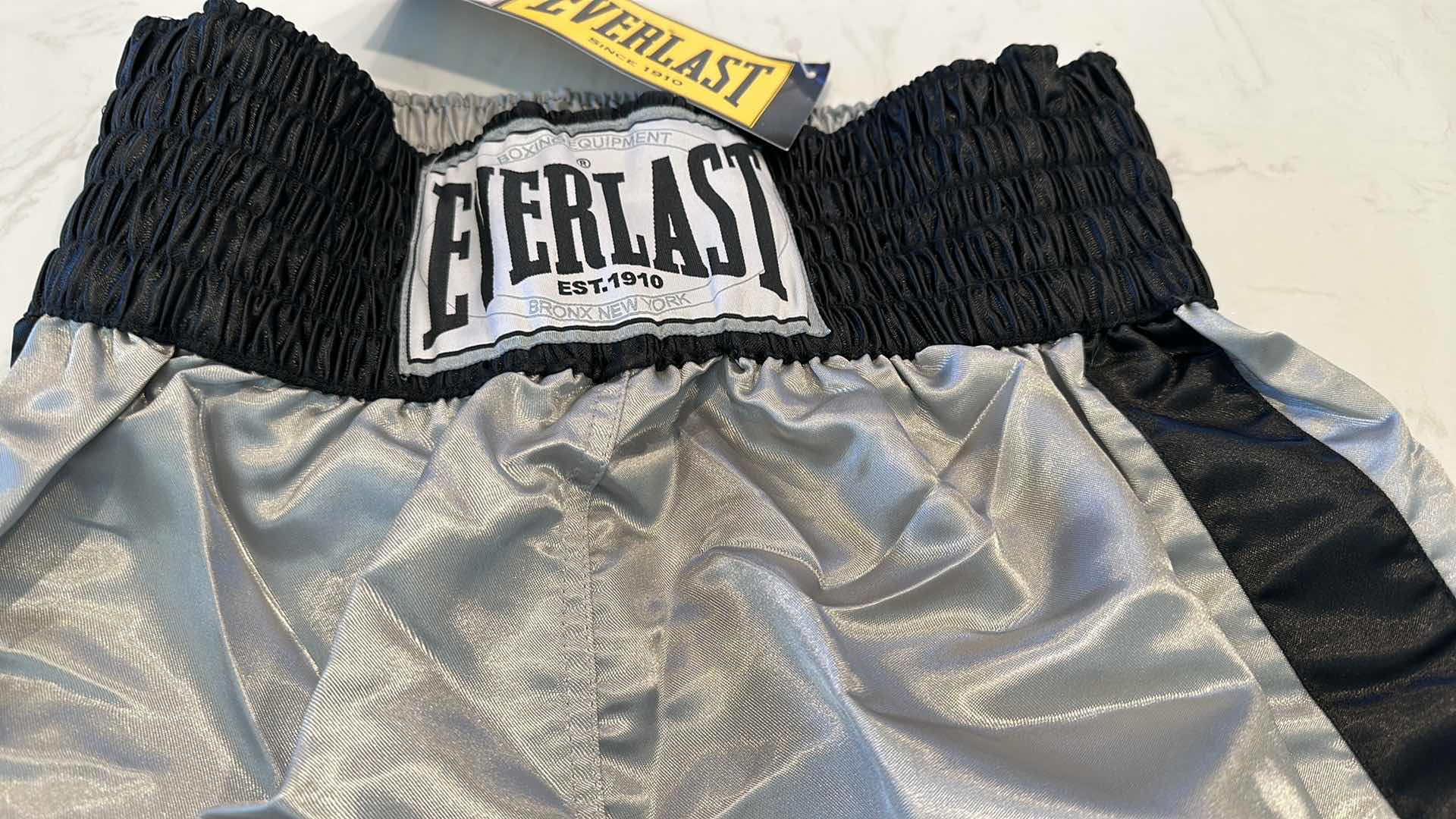 Photo 2 of EVERLAST BOXING TRUNKS LARGE