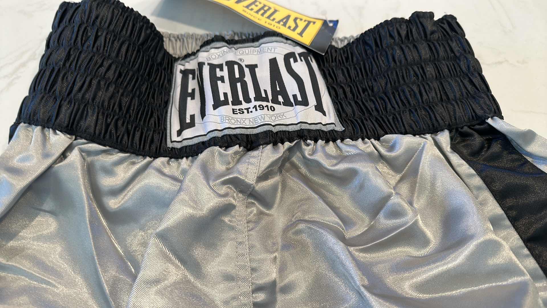 Photo 2 of EVERLAST BOXING TRUNKS LARGE