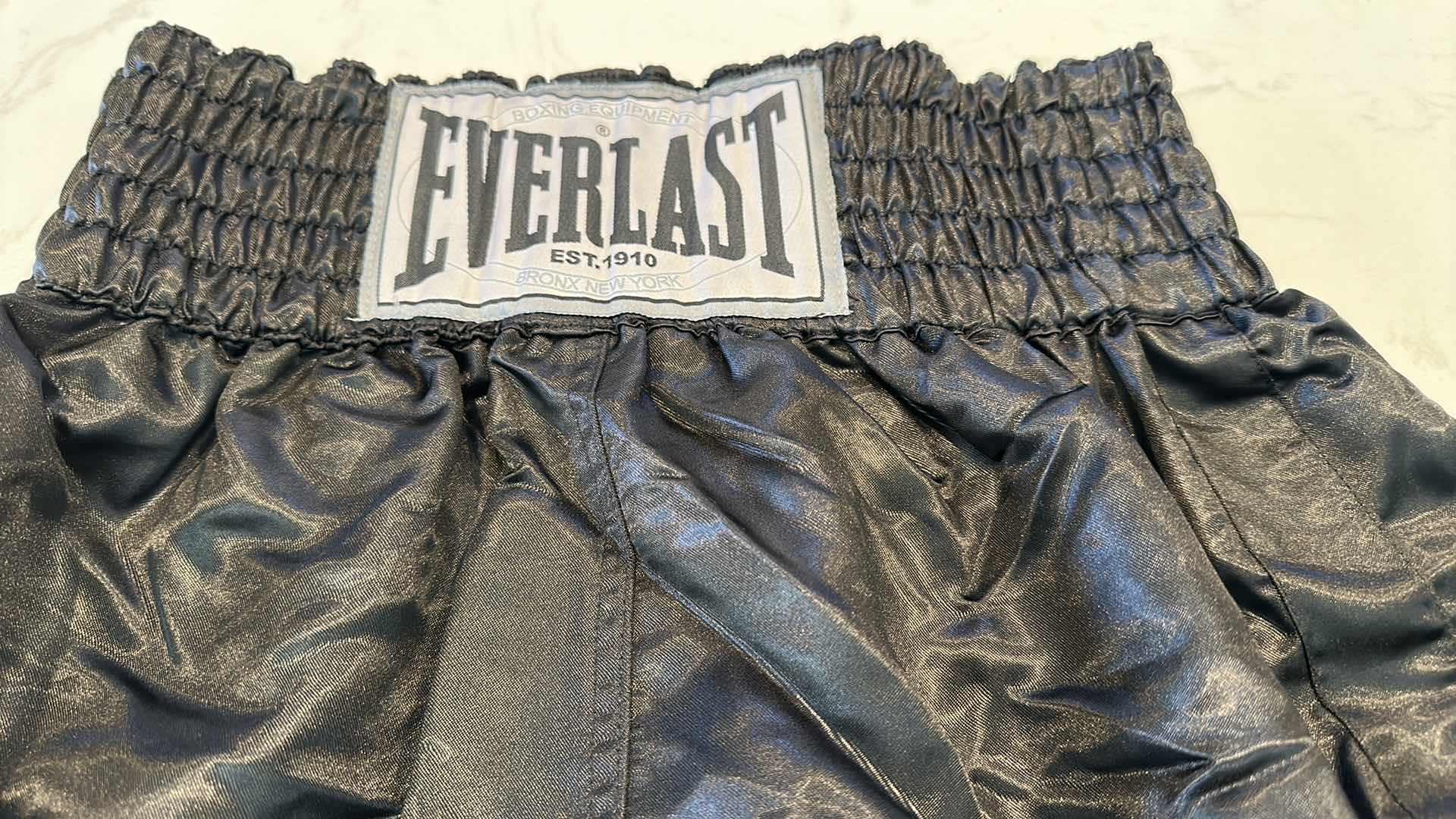 Photo 2 of EVERLAST BOXING TRUNKS MEDIUM