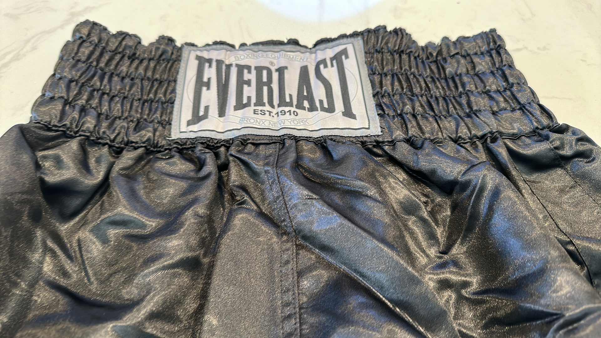 Photo 2 of EVERLAST BOXING TRUNKS MEDIUM