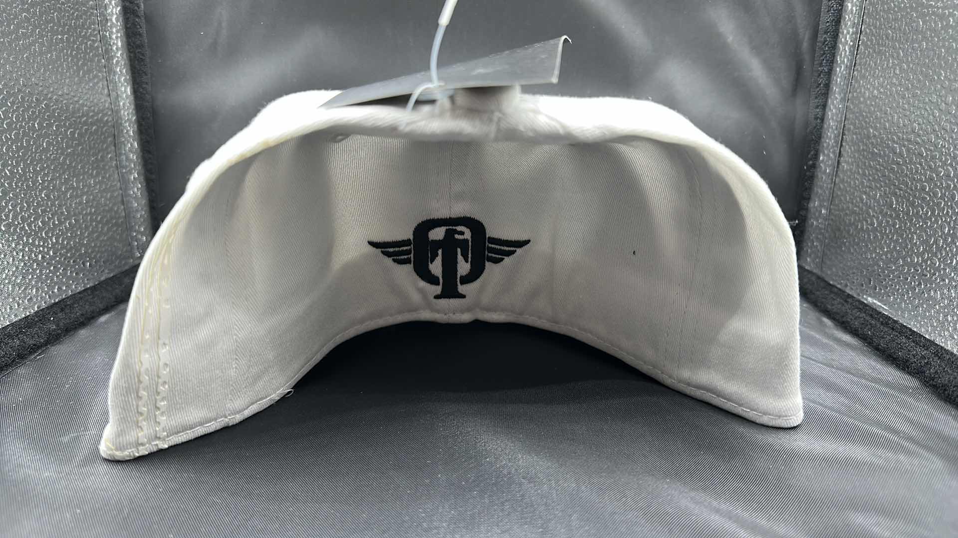 Photo 2 of TAPOUT HAT L/XL