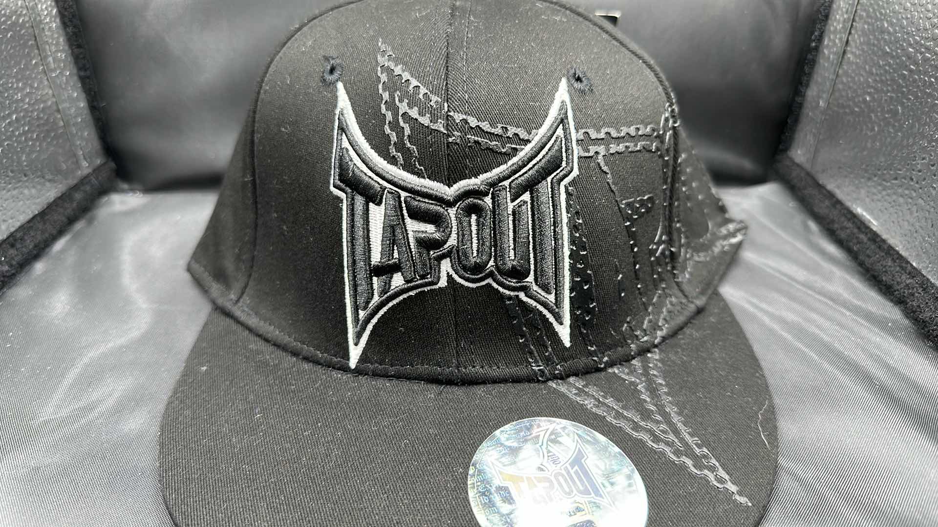 Photo 2 of TAPOUT HAT L/XL