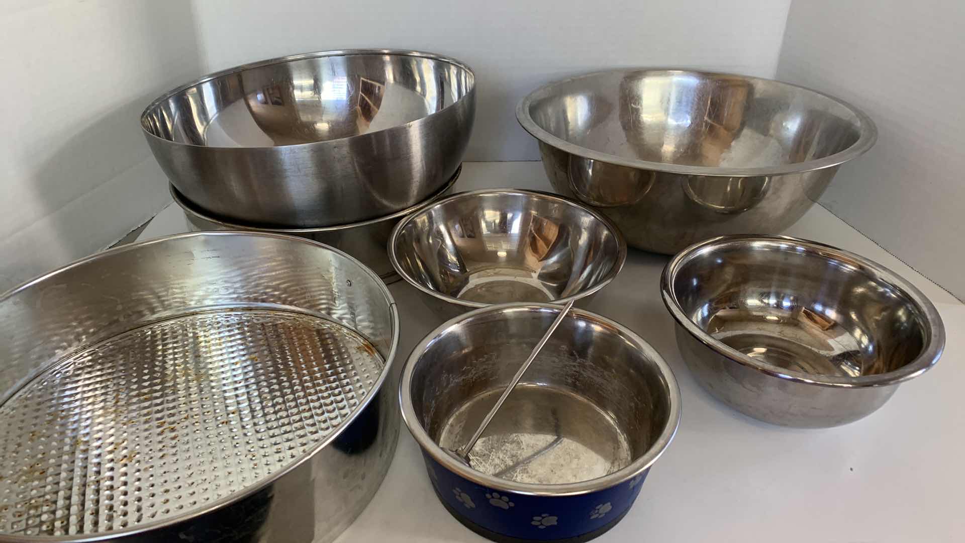 Photo 2 of BAKEWARE AND METAL BOWLS