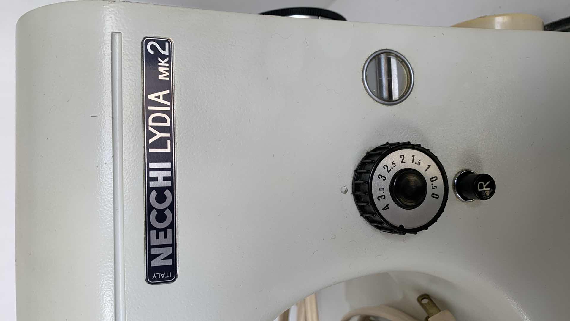 Photo 2 of VINTAGE NECCHI LYDIA MK2 SEWING MACHINE