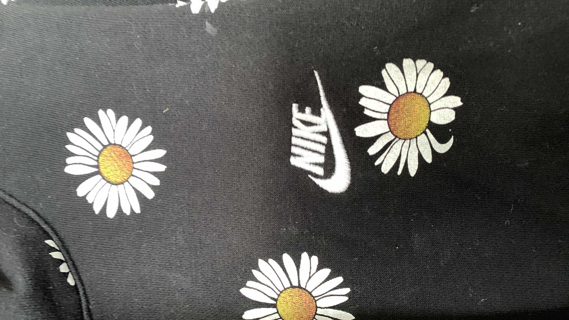 Photo 2 of WOMENS NIKE DAISY HOODIE SIZE LARGE