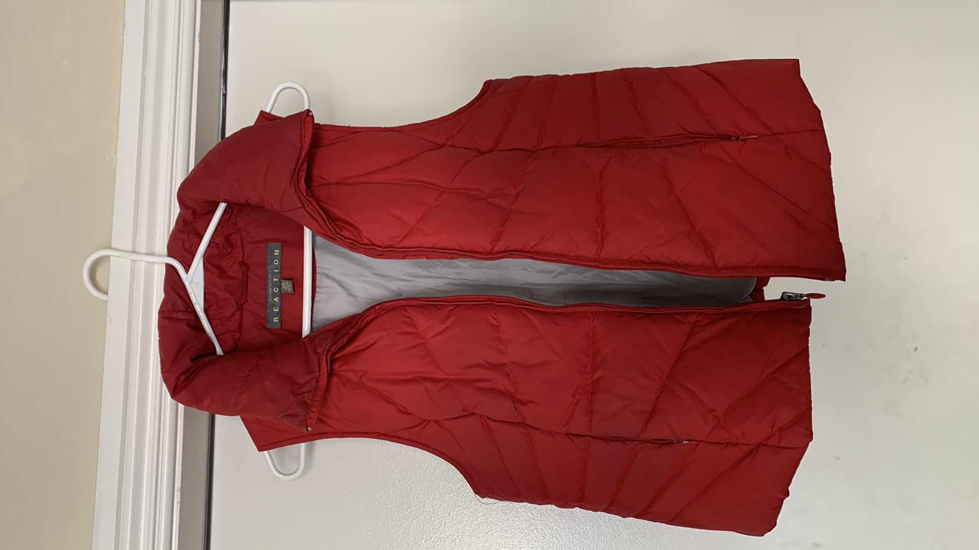 Photo 1 of KENNETH COLE REACTION WOMENS SKI VEST SIZE LARGE