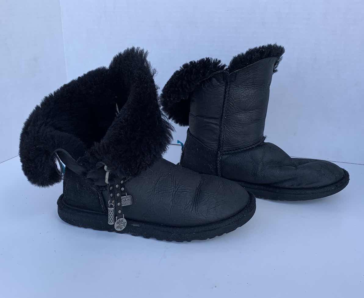 Photo 1 of UGGS LADIES BLACK WINTER BOOTS, SIZE 5, FAUX FUR INTERIOR