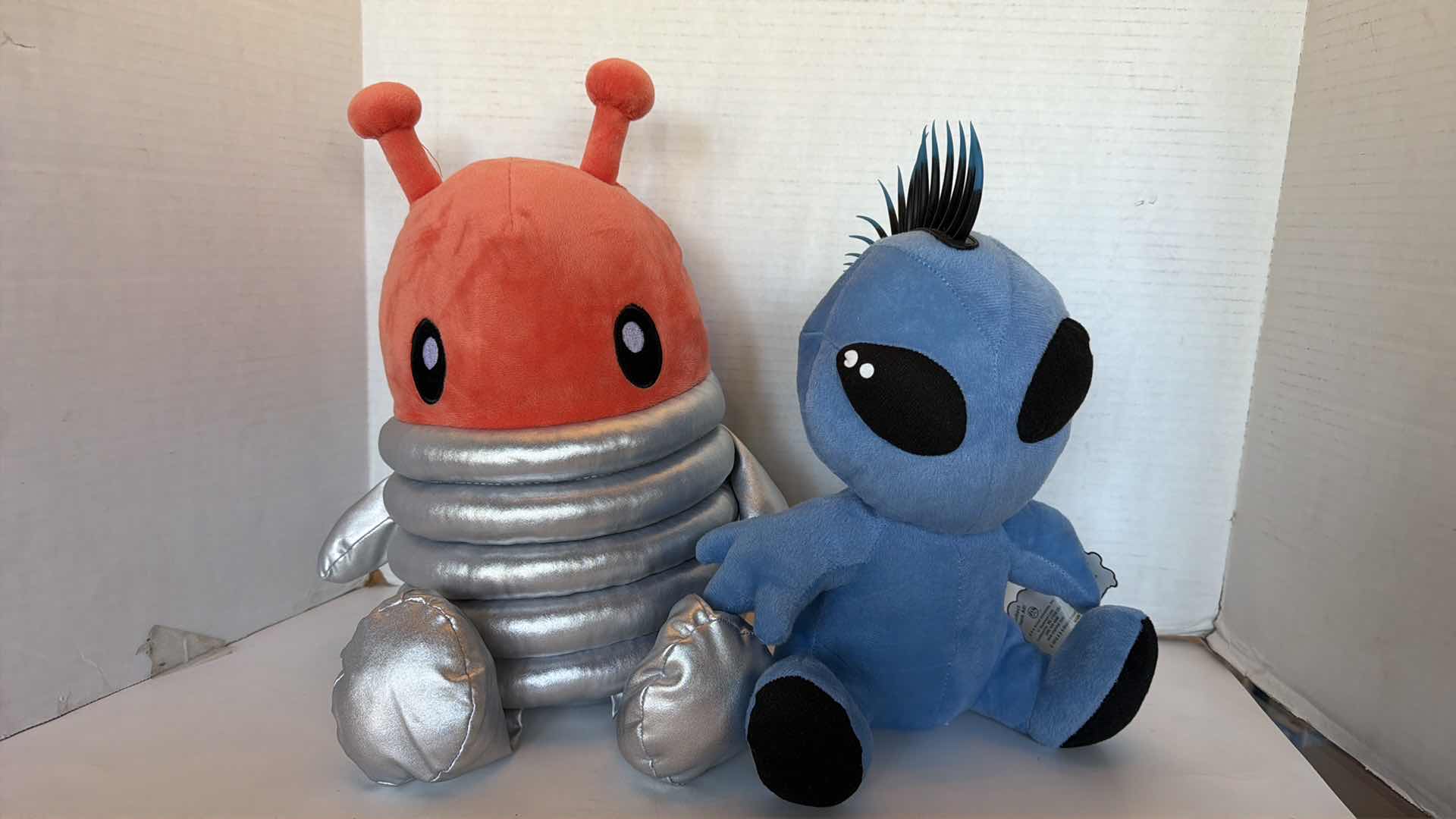 Photo 1 of 2- PILLOWFORT ALIEN SUIT