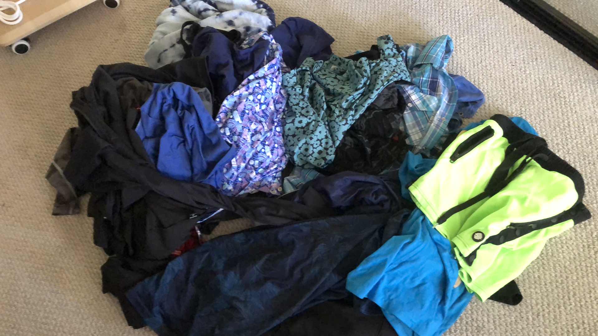 Photo 1 of CONTENTS OF BAG ZIP UP JACKETS PLAID SHIRTS ASSORTED SIZES