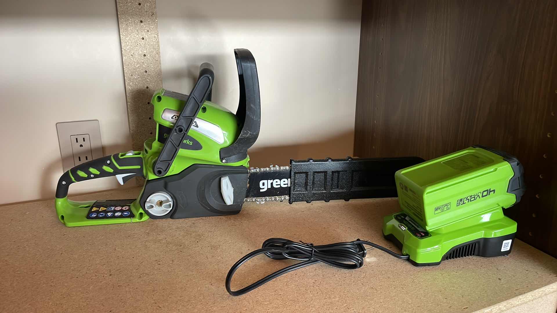 Photo 1 of GREEN WORKS 40v CHAINSAW 12” WITH BATTERY AND CHARGER