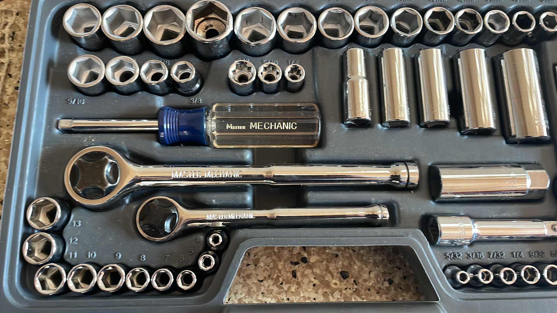 Photo 2 of MASTER MECHANIC SET