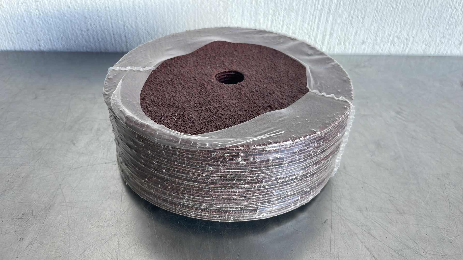 Photo 1 of GEMTEX ABRASIVES (52-
0033-24) 7" X 7/8" TYPE C
24 GRIT RESIN FIBRE
DISC 25 PACK